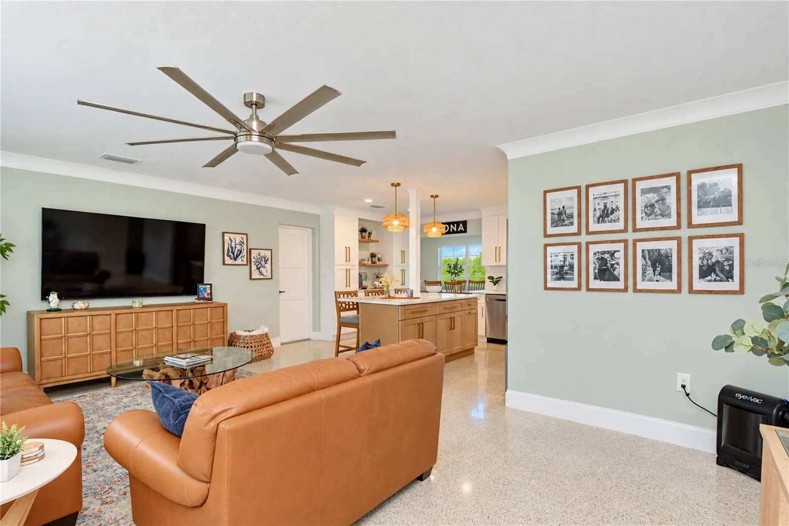 200 LAGOON DR