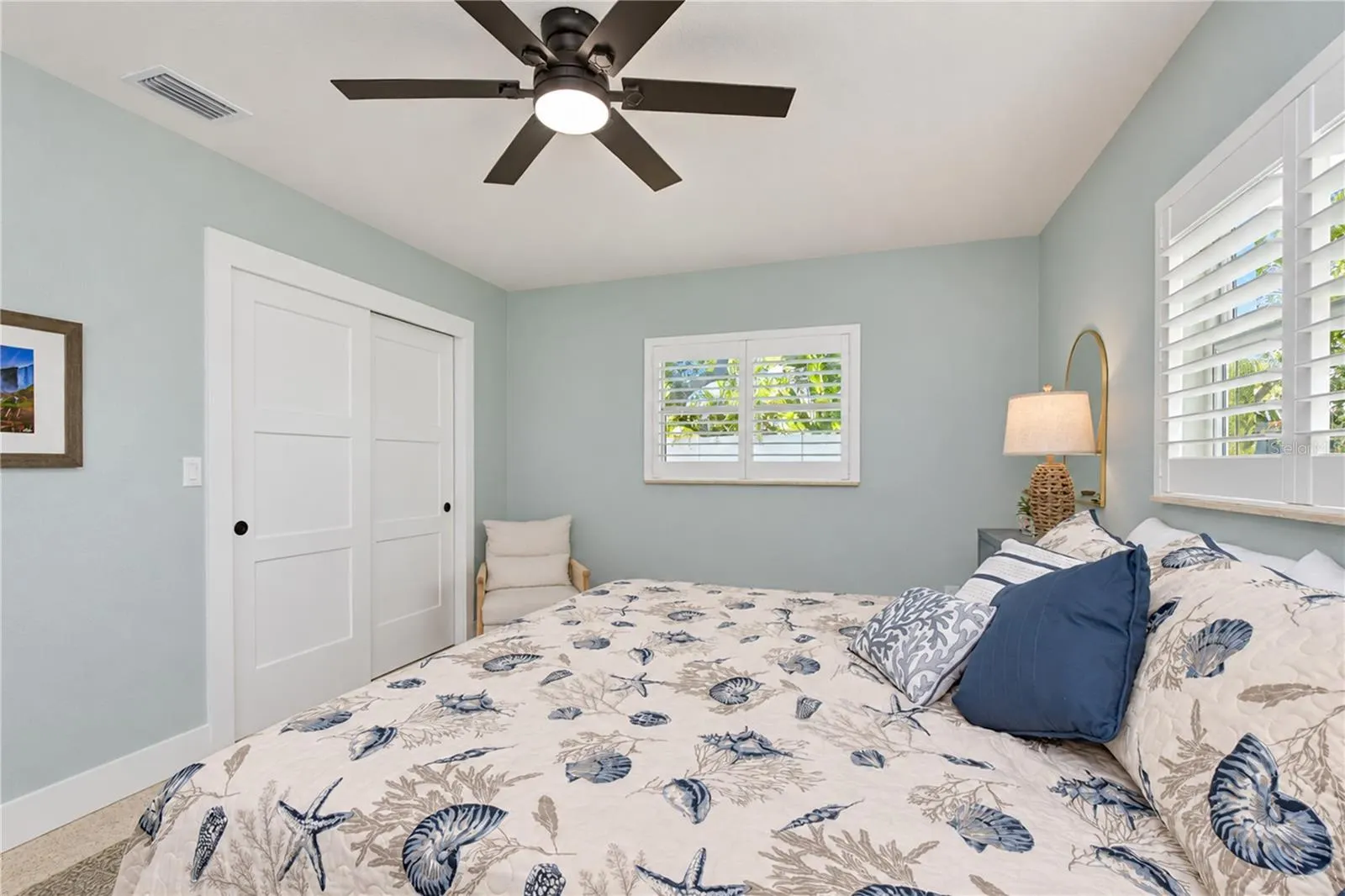 200 LAGOON DR