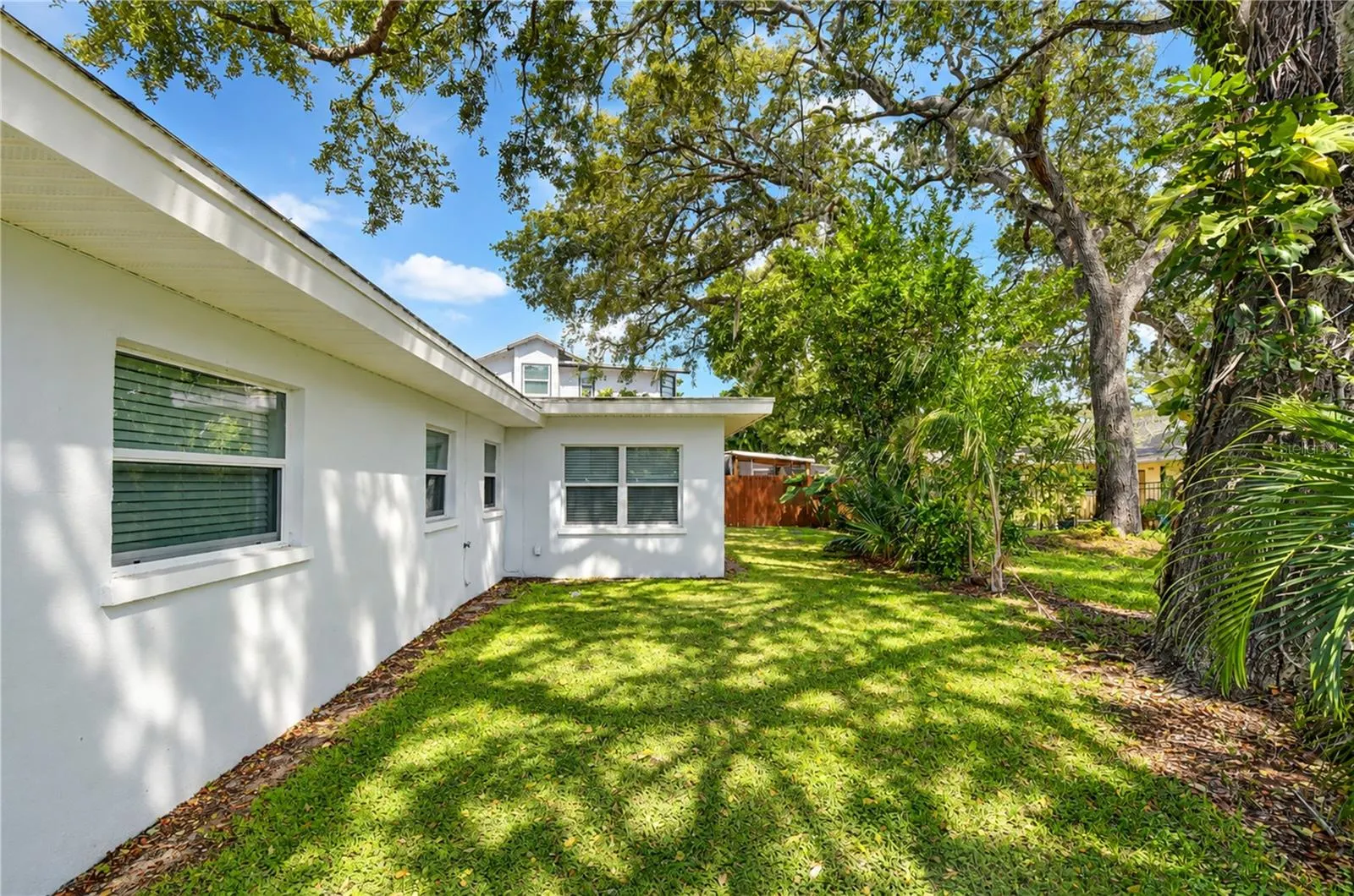 200 LAGOON DR
