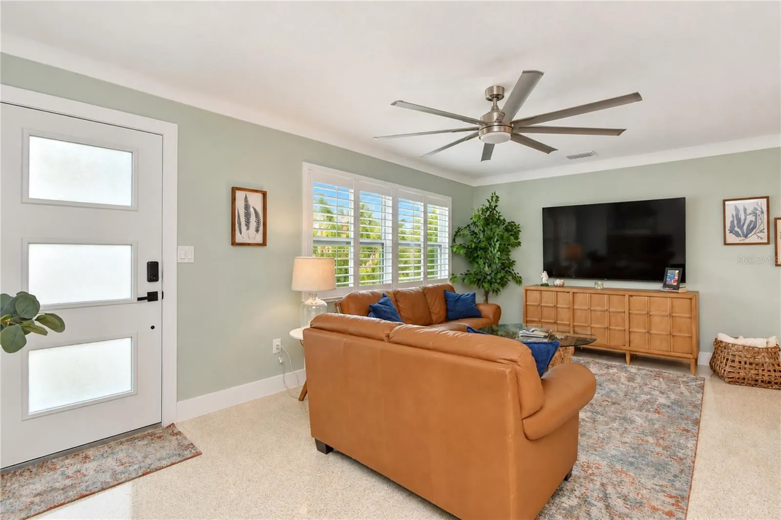200 LAGOON DR