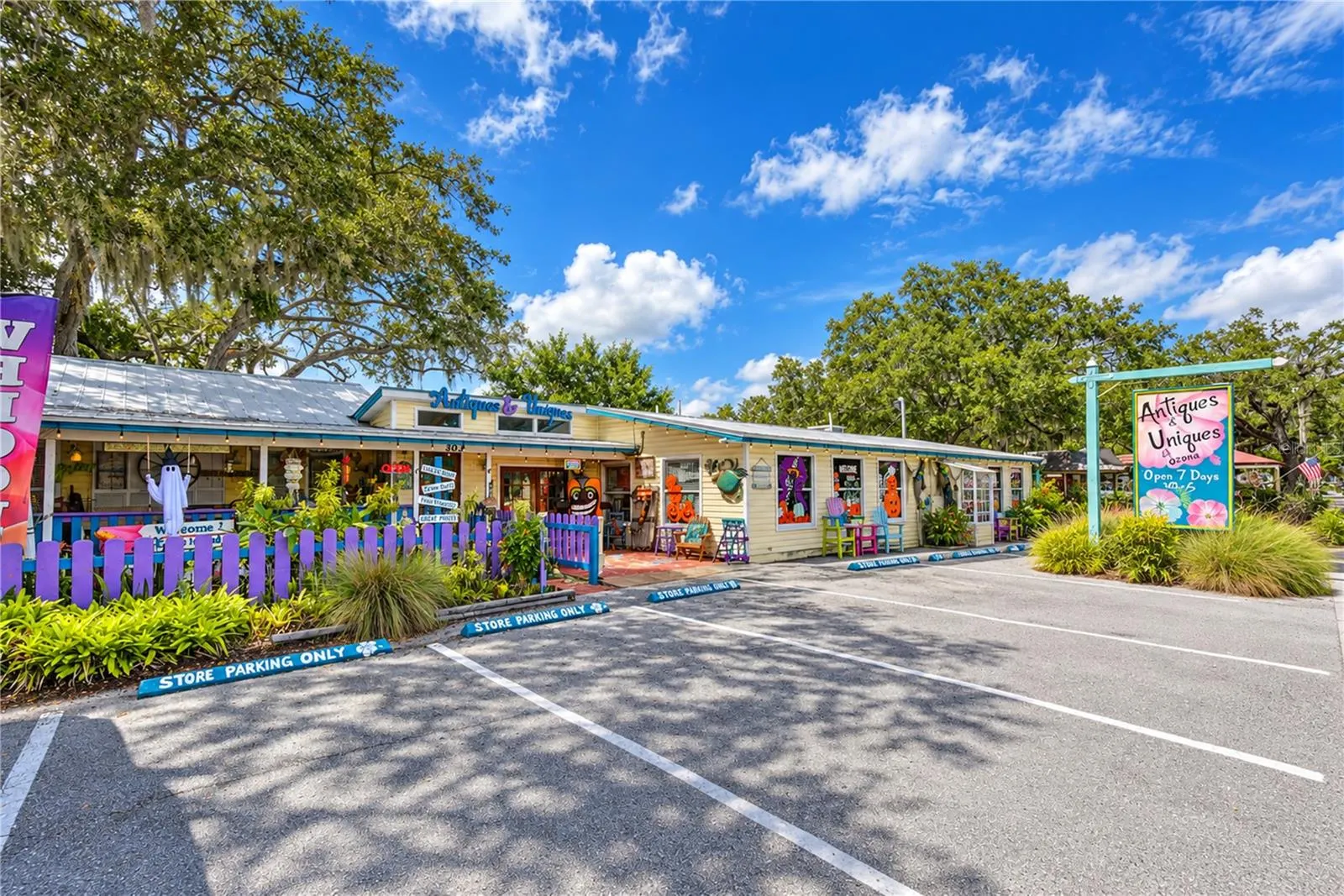 200 LAGOON DR