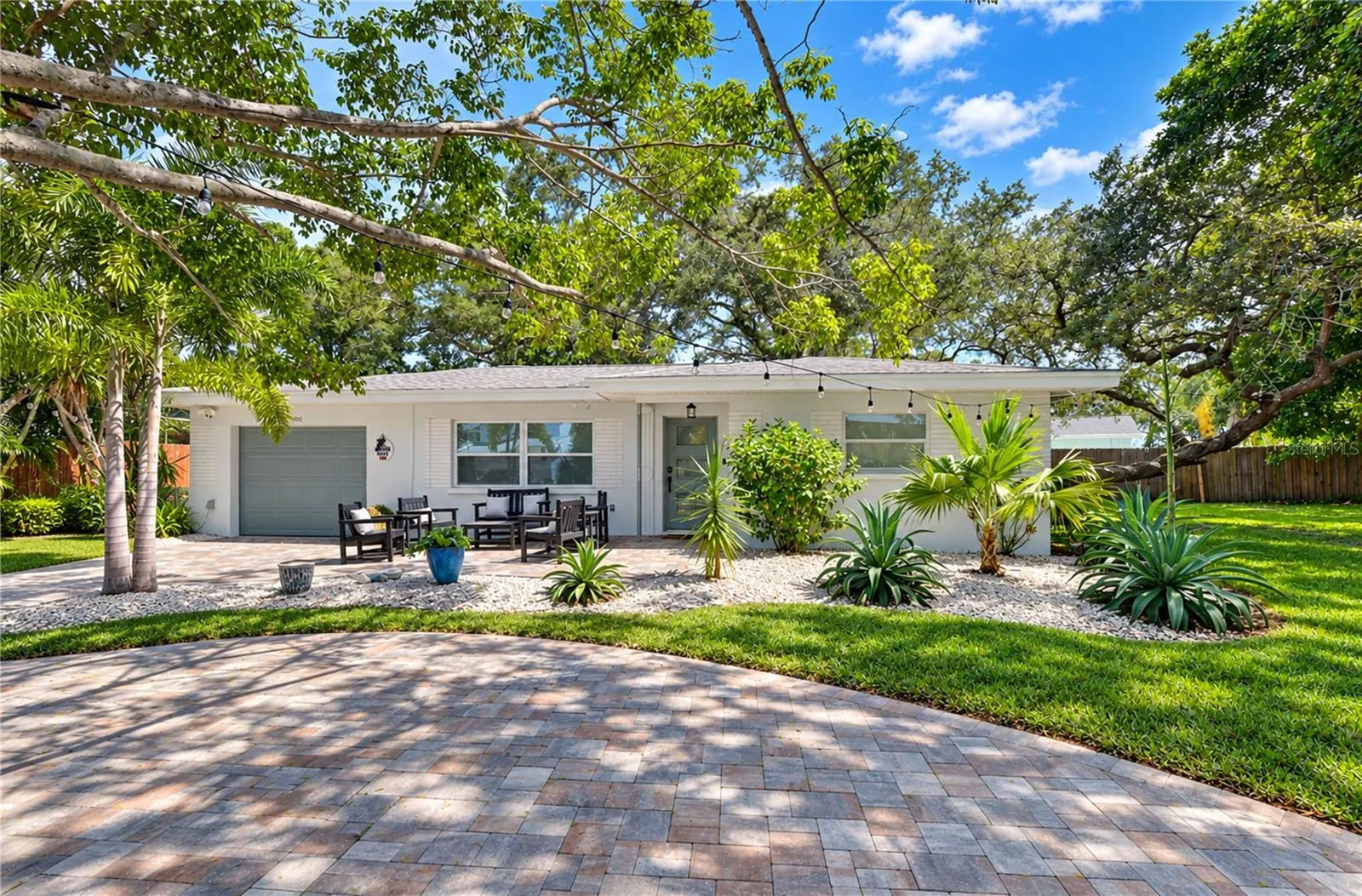 200 LAGOON DR