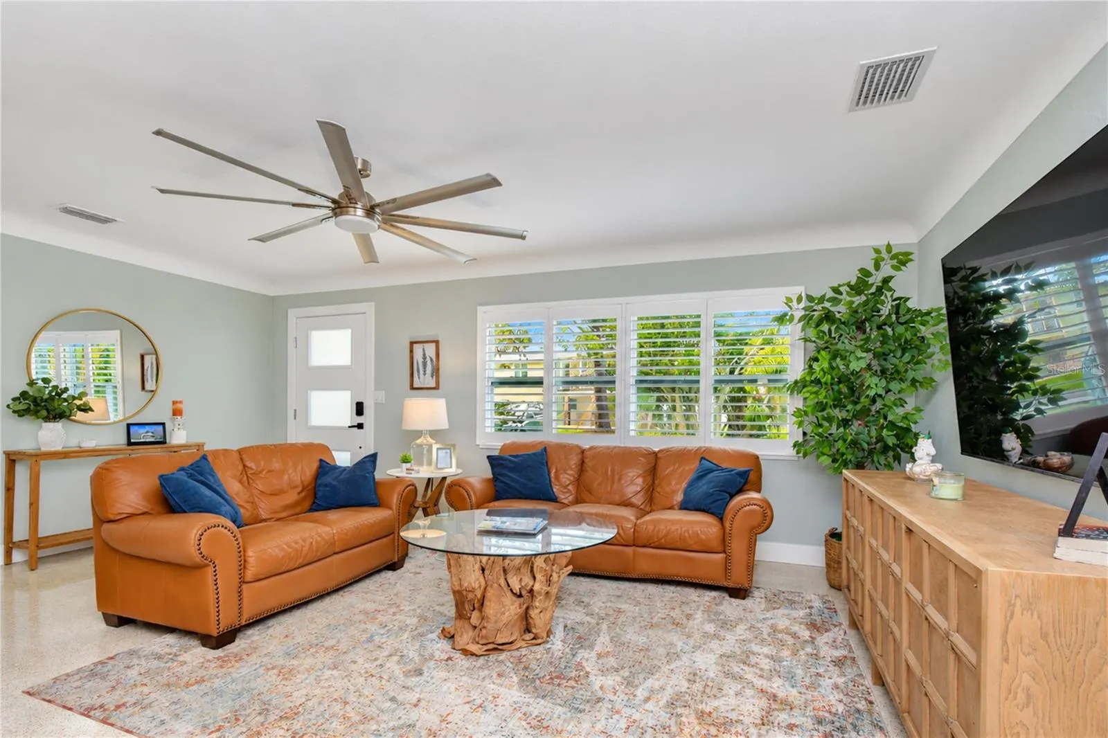 200 LAGOON DR