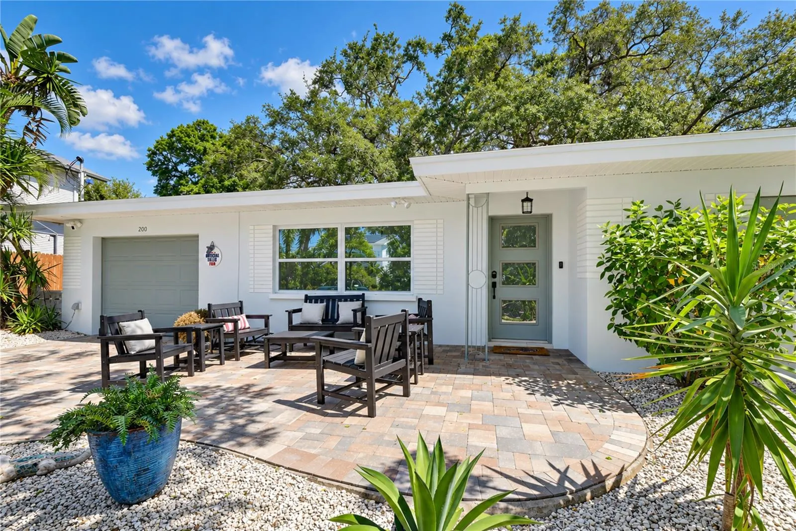200 LAGOON DR