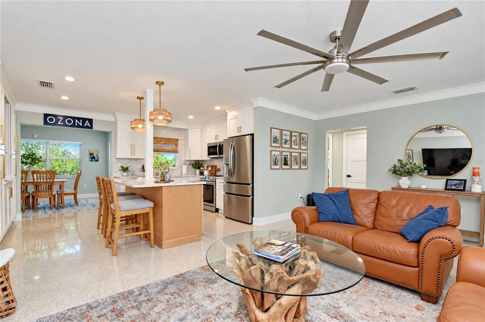 200 LAGOON DR