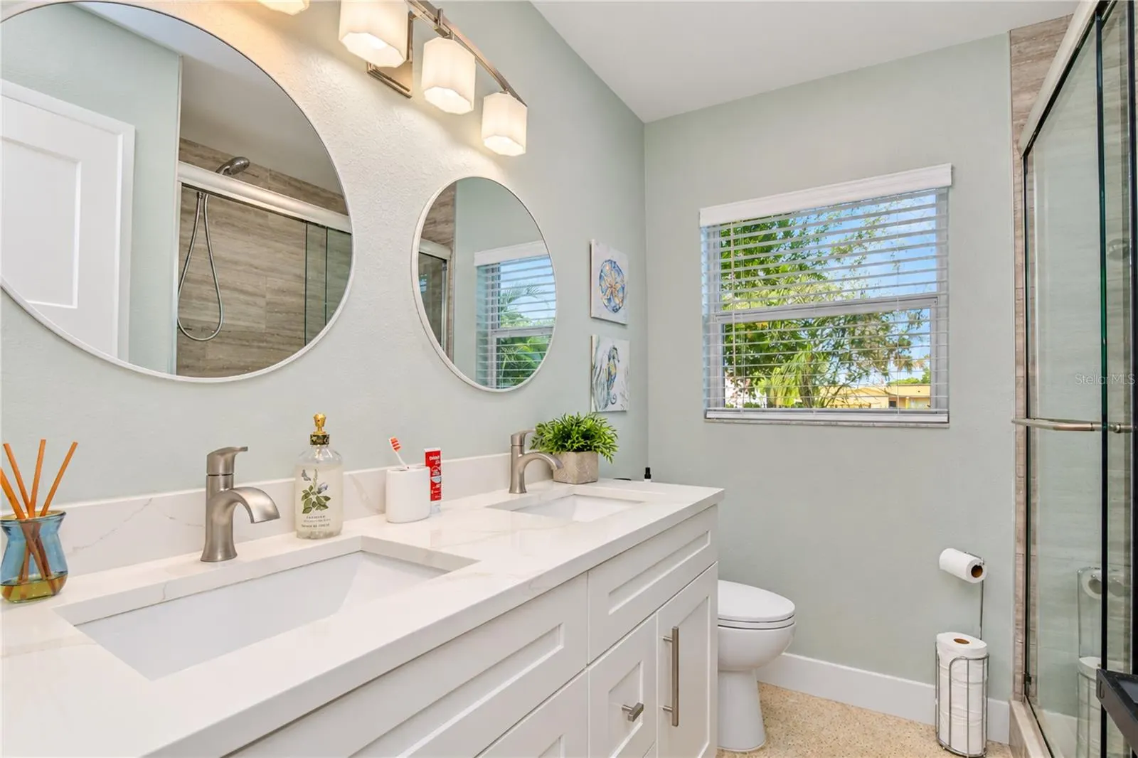 200 LAGOON DR