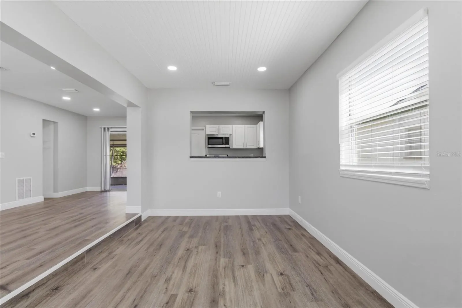 8609 CHINABERRY DR