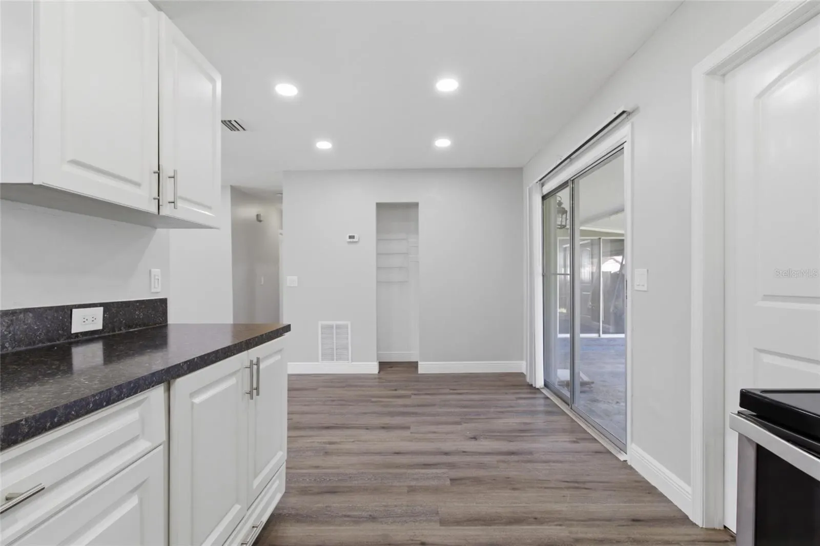 8609 CHINABERRY DR