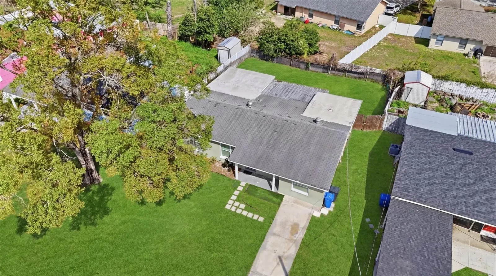 8609 CHINABERRY DR