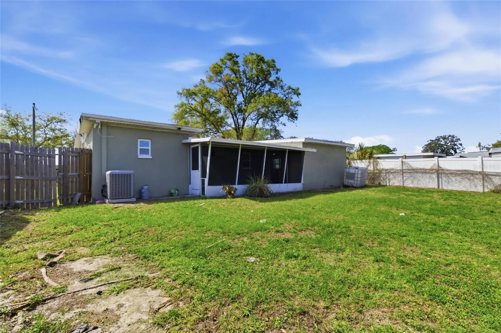 8609 CHINABERRY DR