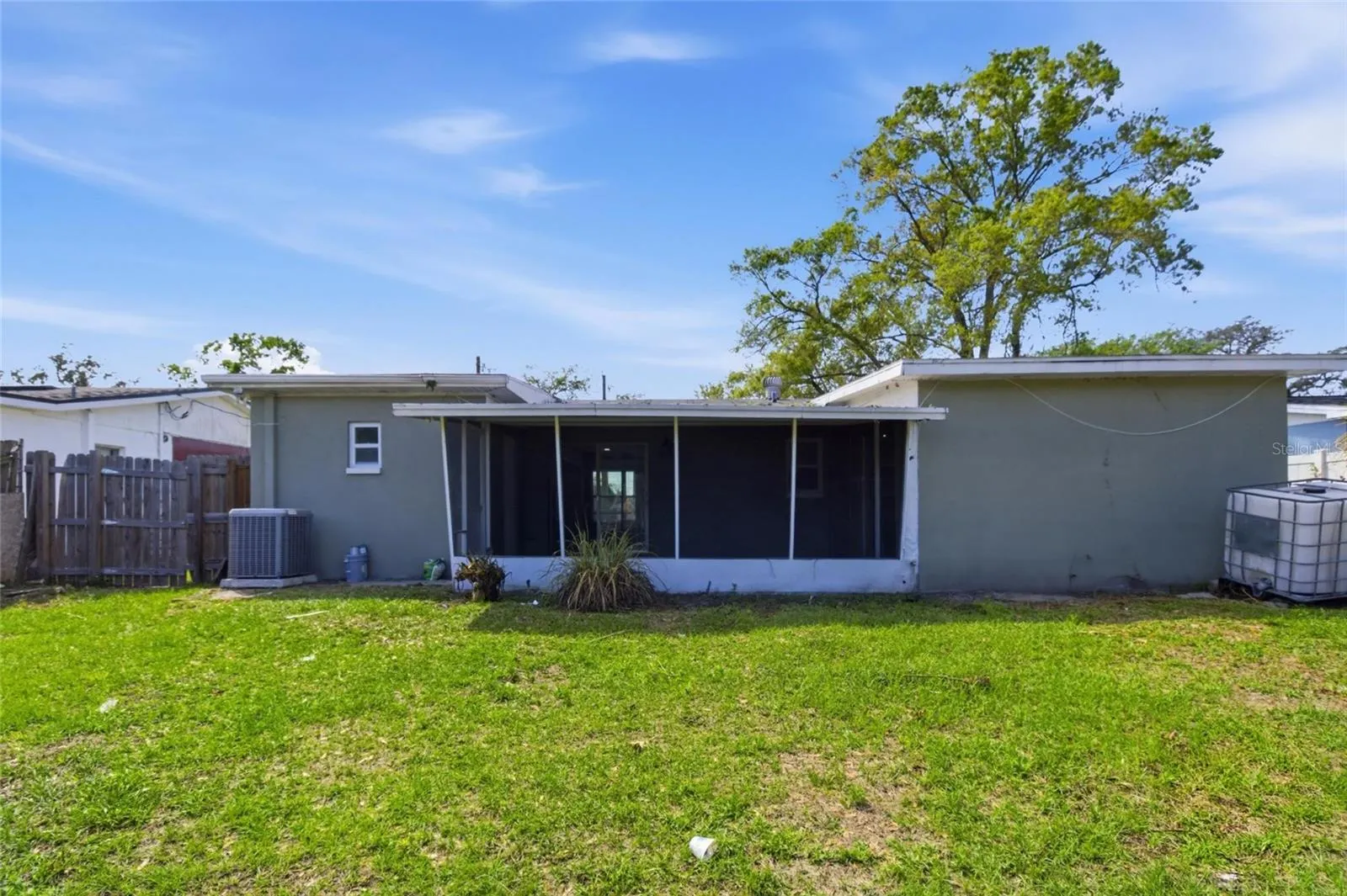 8609 CHINABERRY DR
