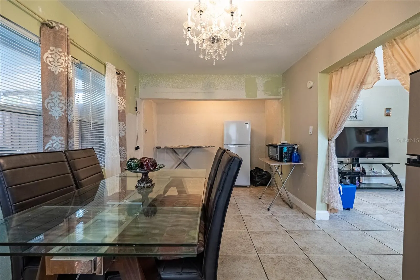 1738 W COMANCHE AVE