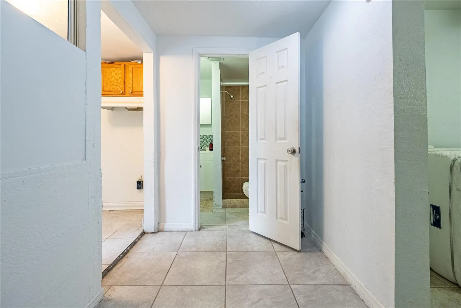 1738 W COMANCHE AVE