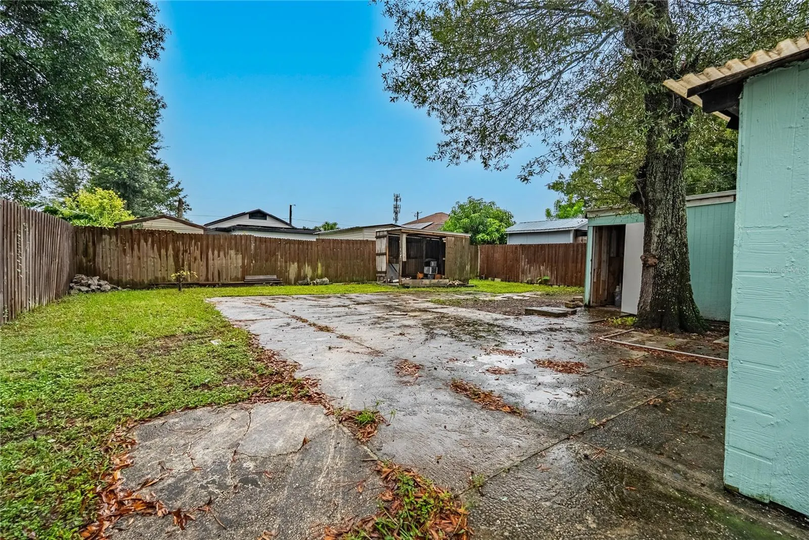 1738 W COMANCHE AVE