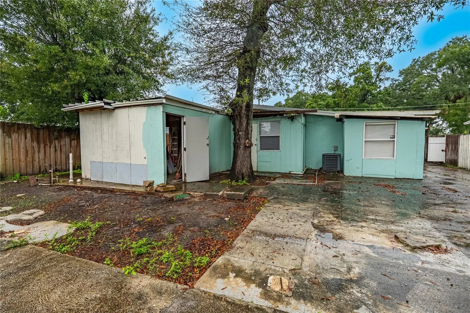 1738 W COMANCHE AVE
