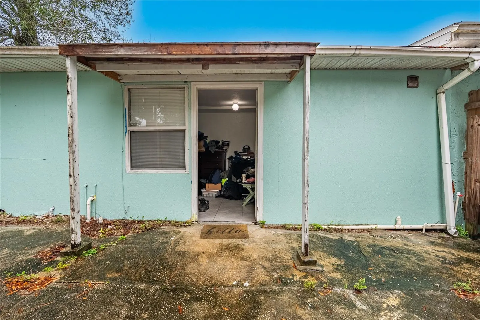 1738 W COMANCHE AVE