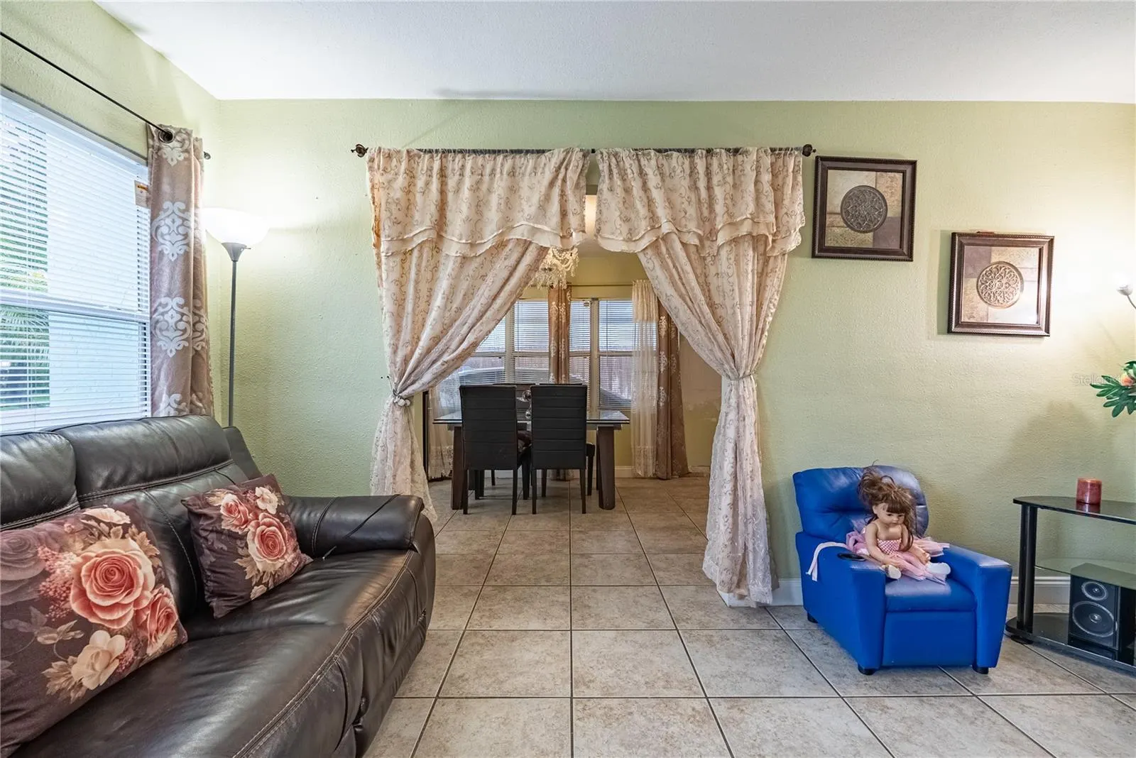 1738 W COMANCHE AVE