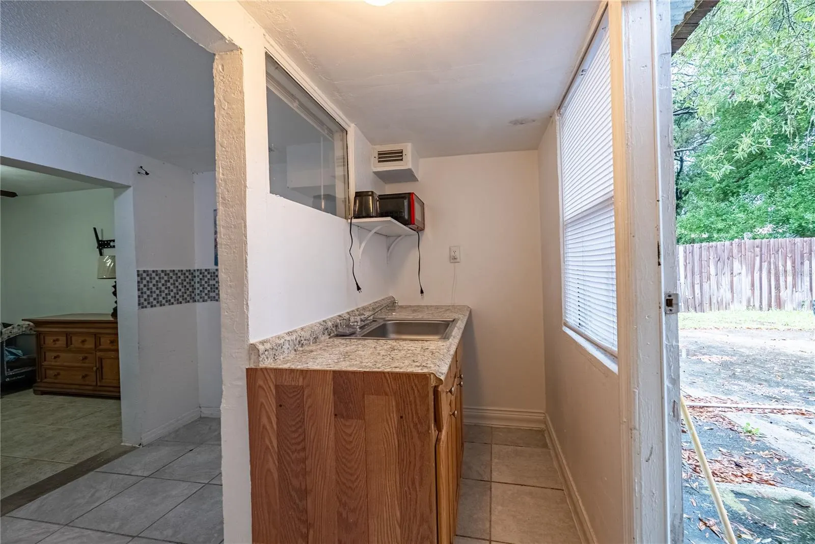 1738 W COMANCHE AVE