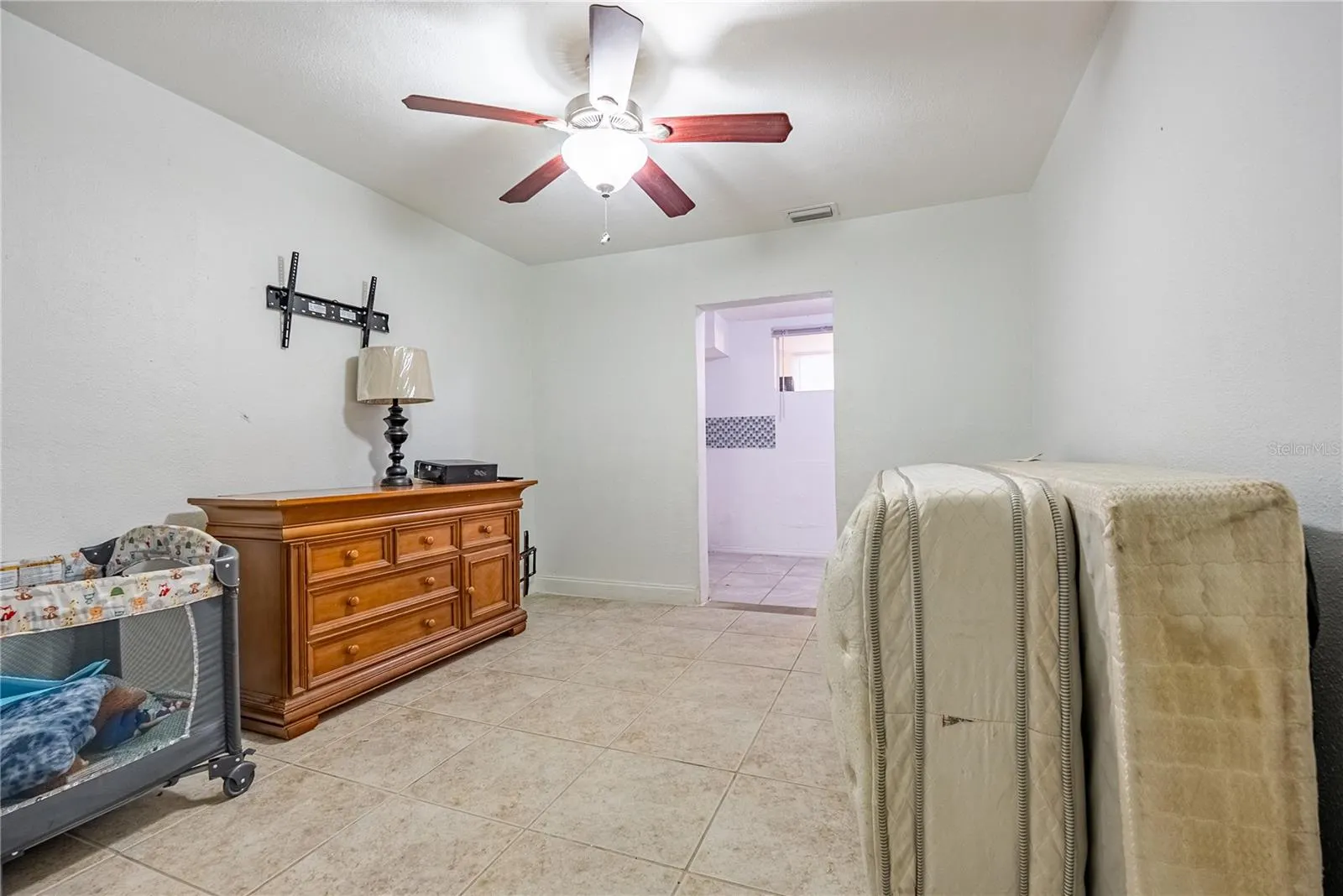 1738 W COMANCHE AVE