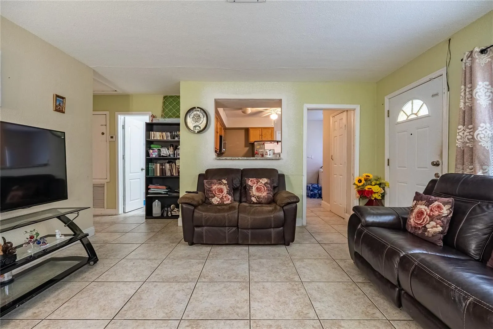 1738 W COMANCHE AVE