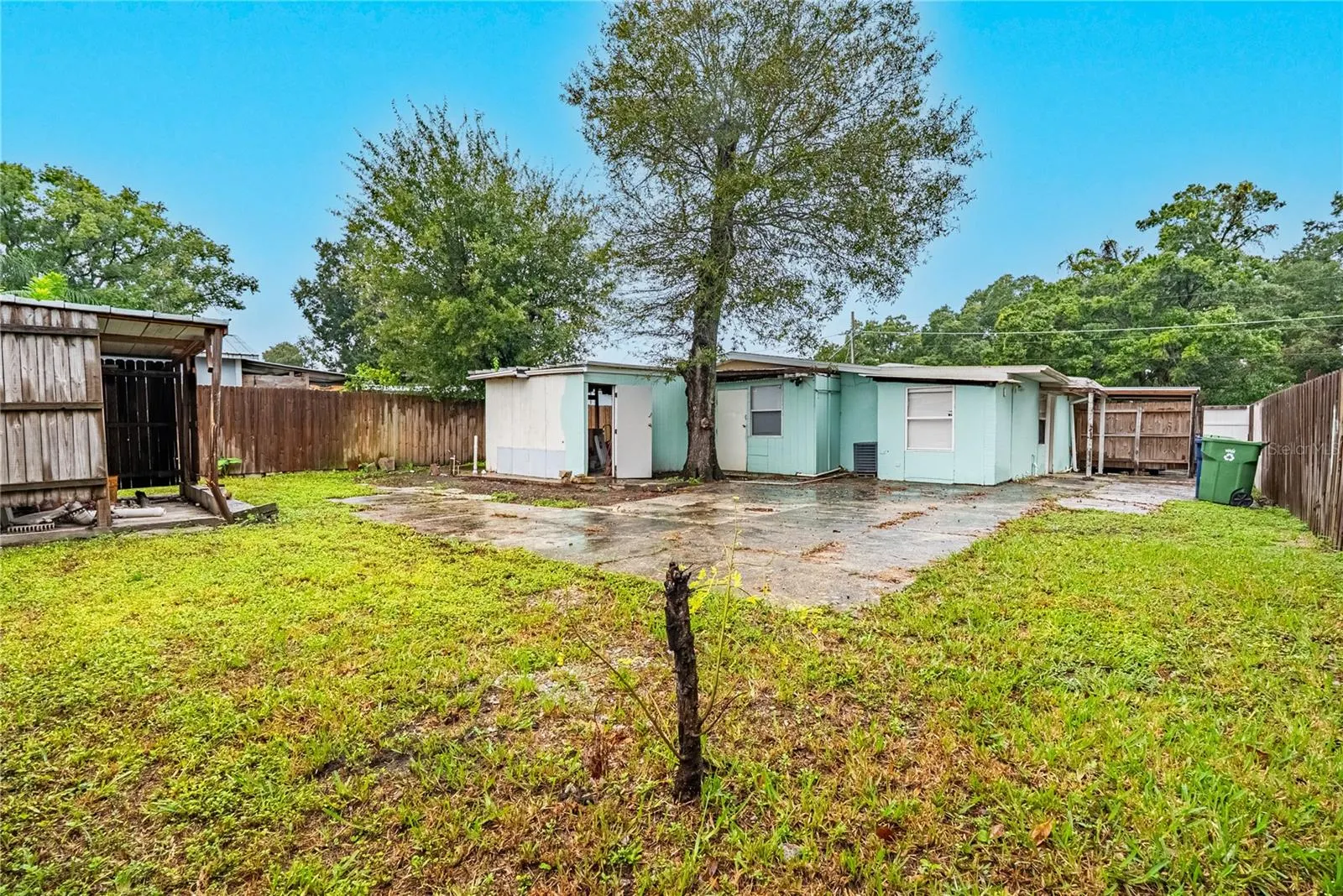 1738 W COMANCHE AVE
