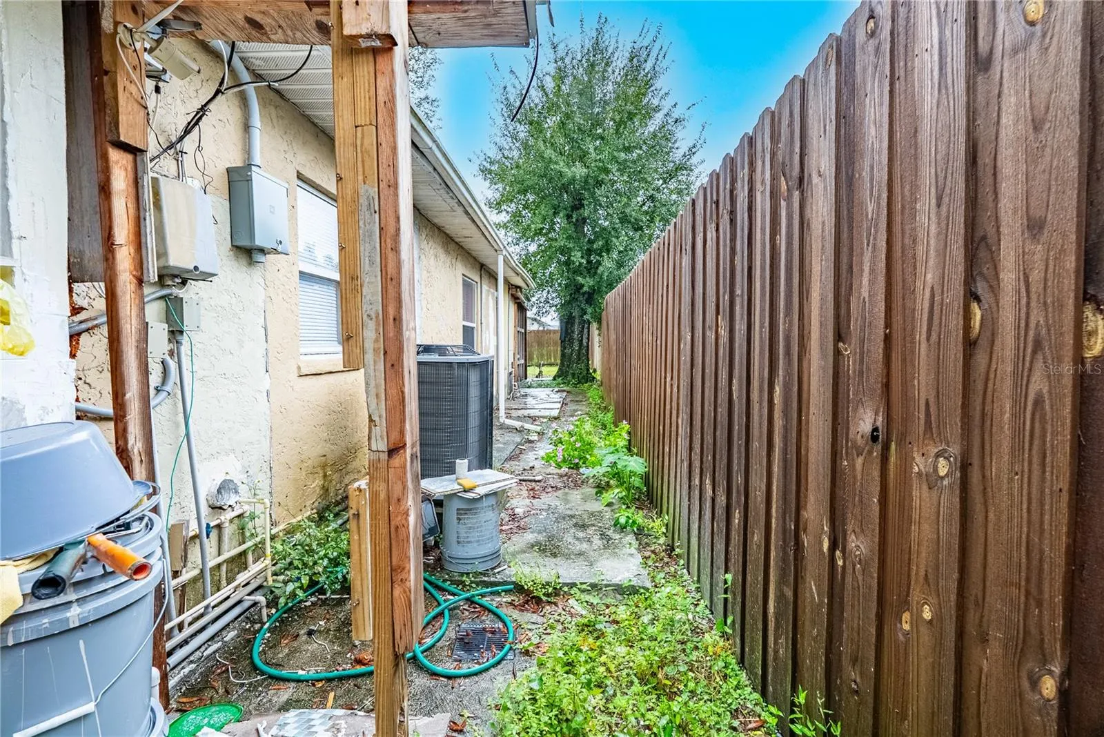 1738 W COMANCHE AVE