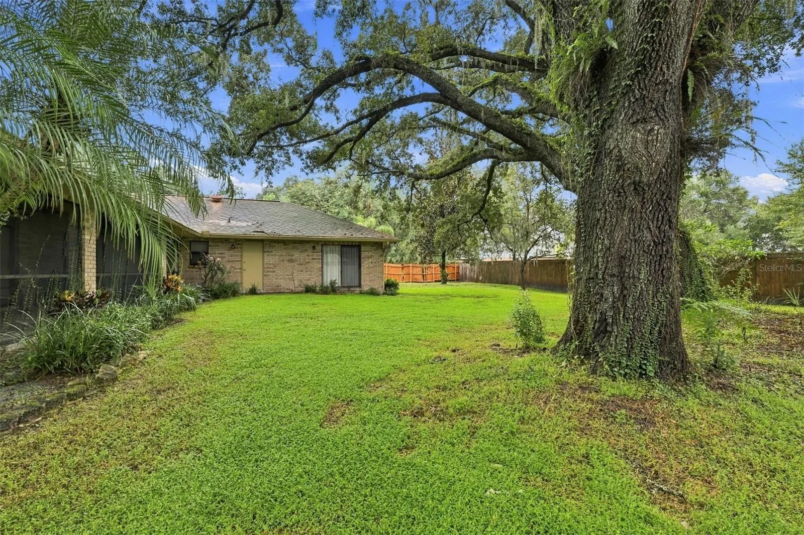 2609 MANOR OAK DR