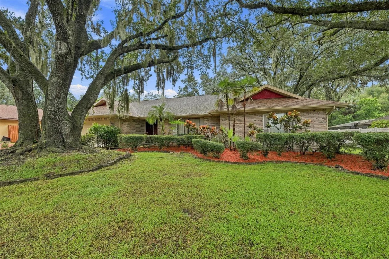 2609 MANOR OAK DR