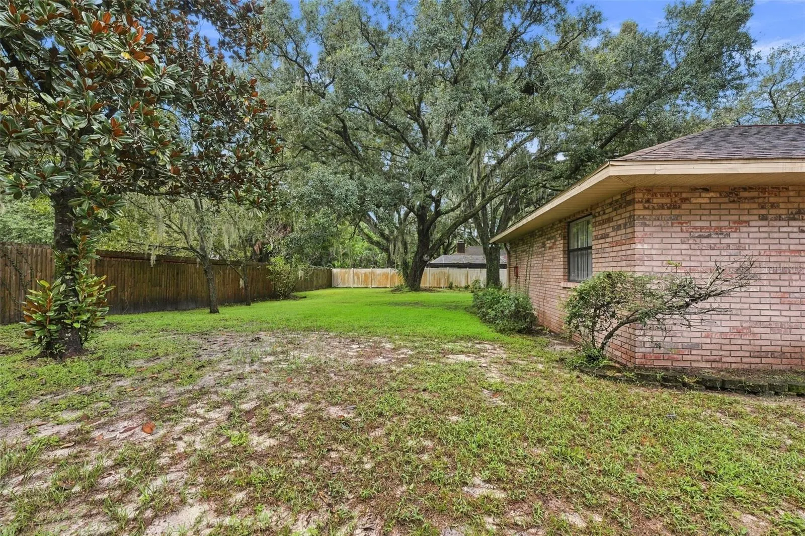 2609 MANOR OAK DR