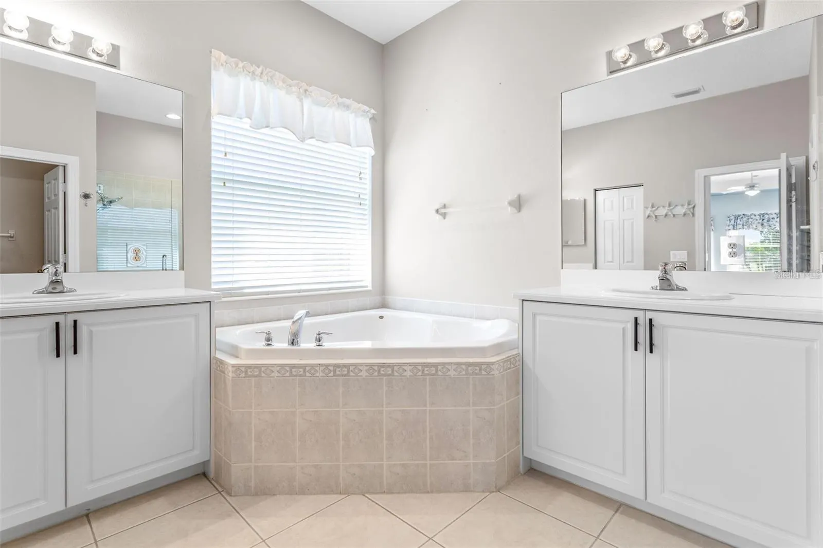 4925 SANDY BROOK CIR