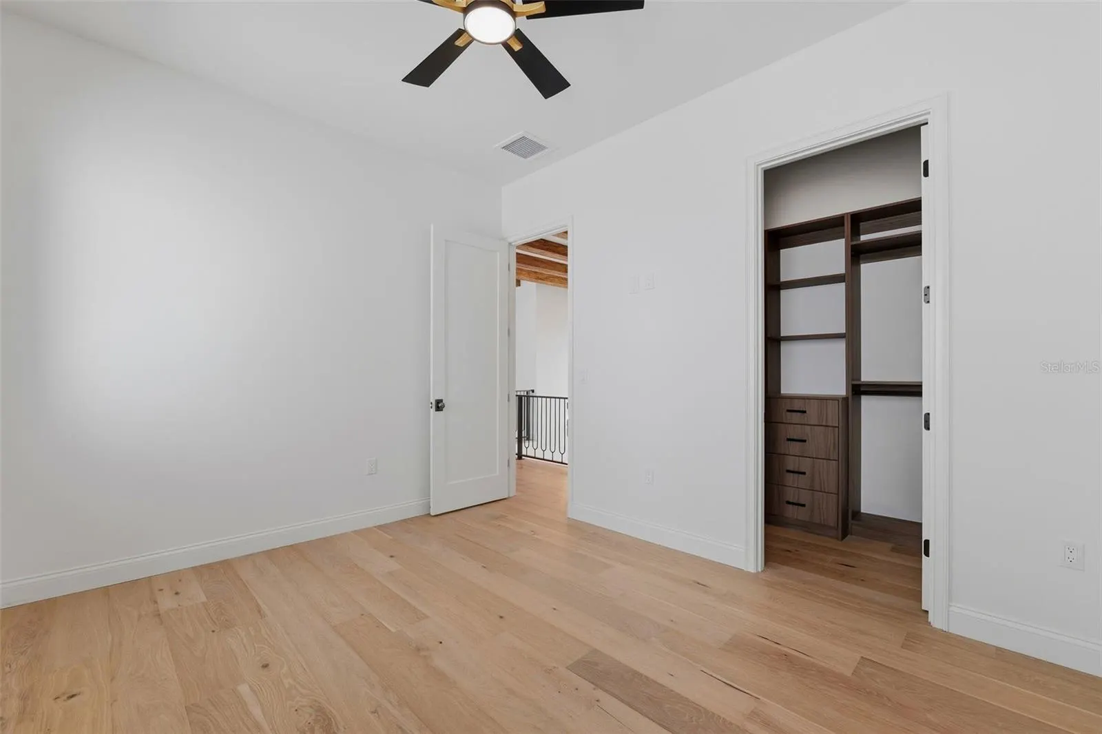 502 E DAVIS BLVD