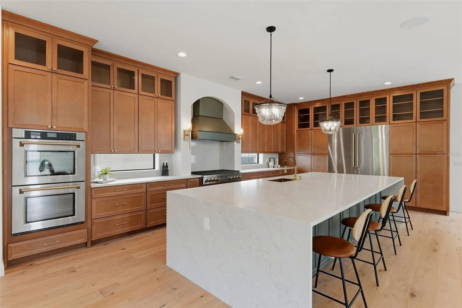 502 E DAVIS BLVD