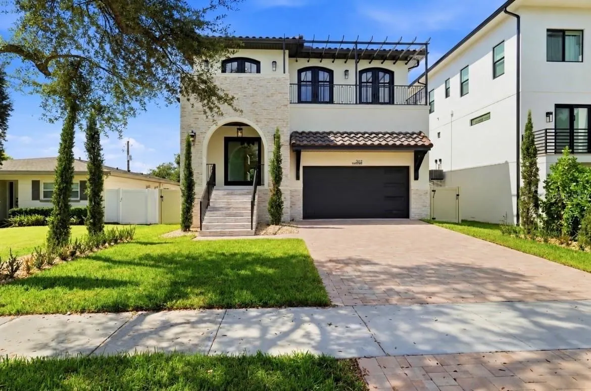 502 E DAVIS BLVD