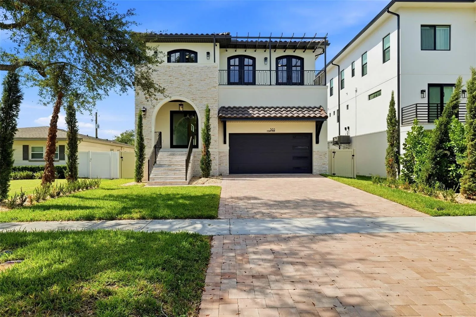 502 E DAVIS BLVD