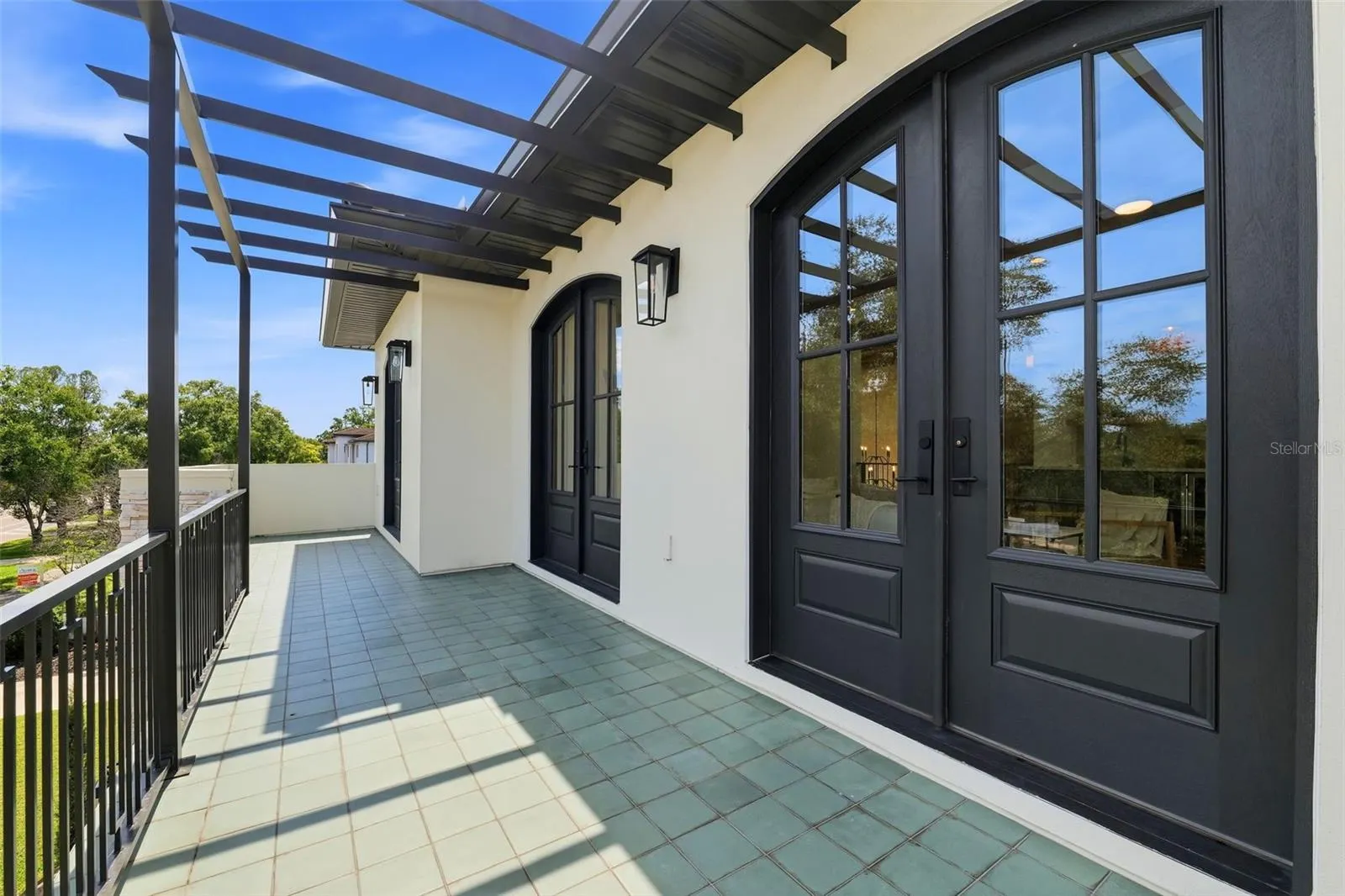 502 E DAVIS BLVD