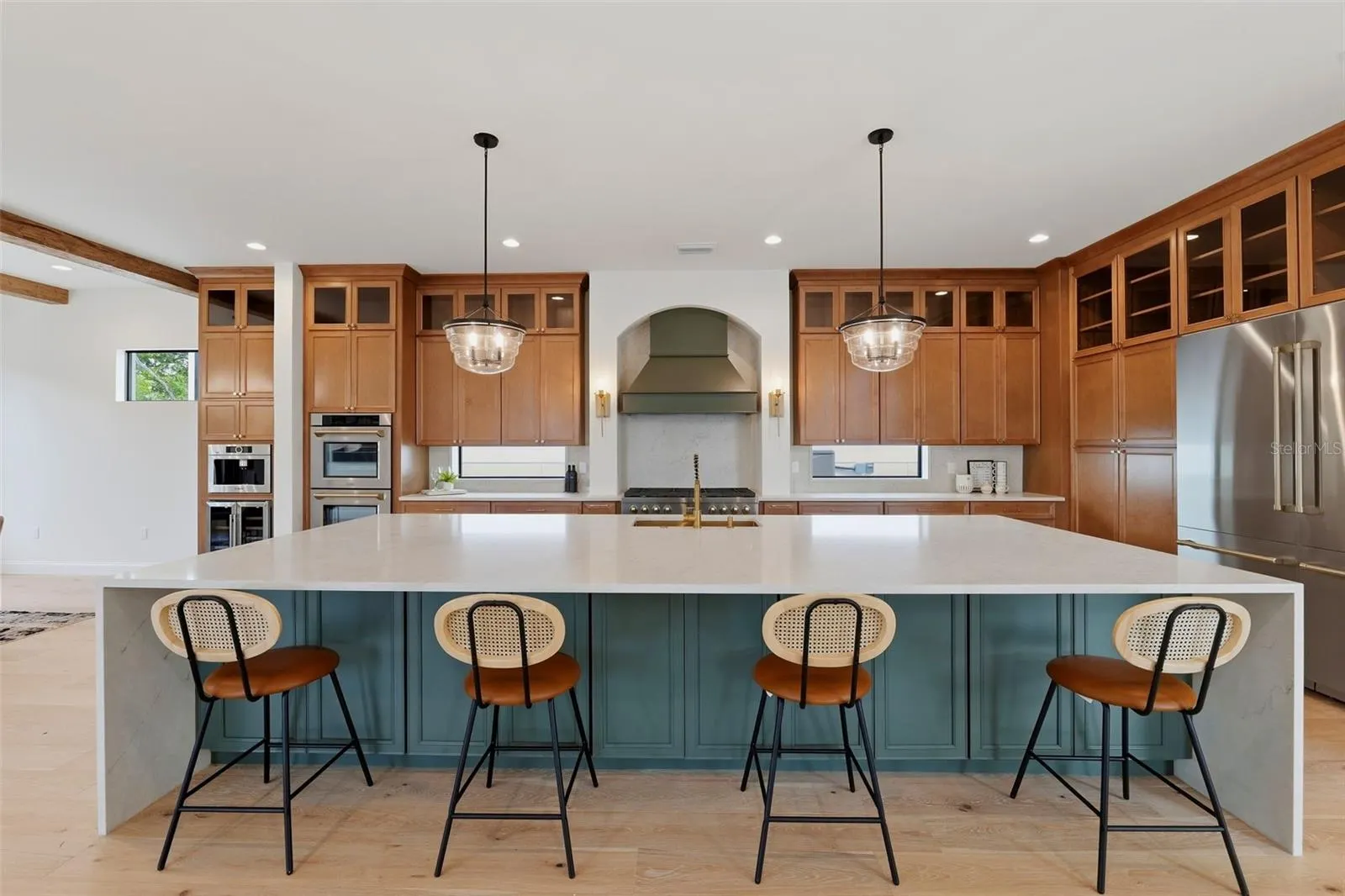 502 E DAVIS BLVD