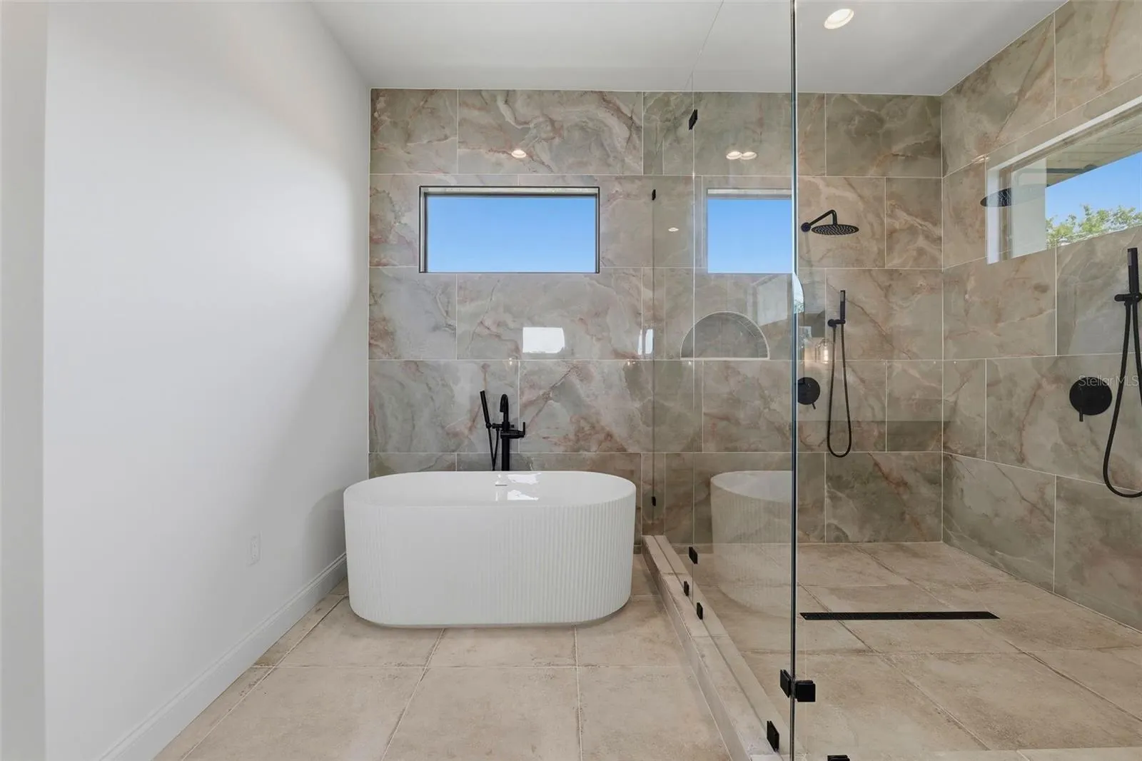 502 E DAVIS BLVD