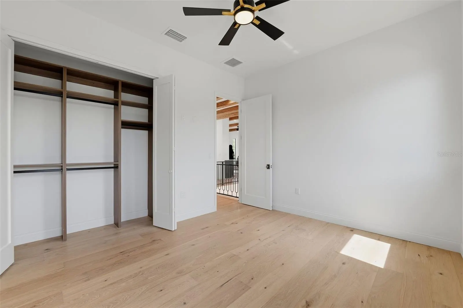 502 E DAVIS BLVD