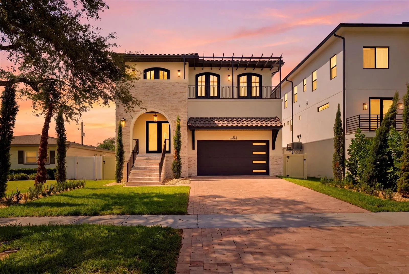 502 E DAVIS BLVD