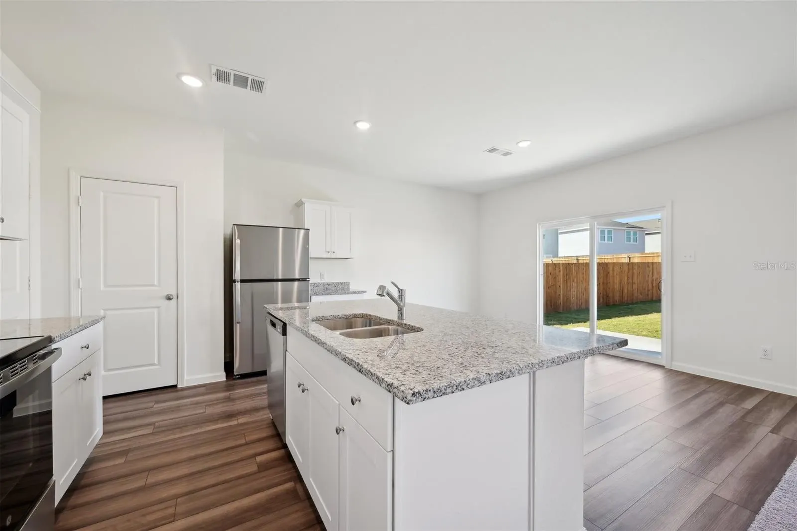 10526 CURVING CREEK