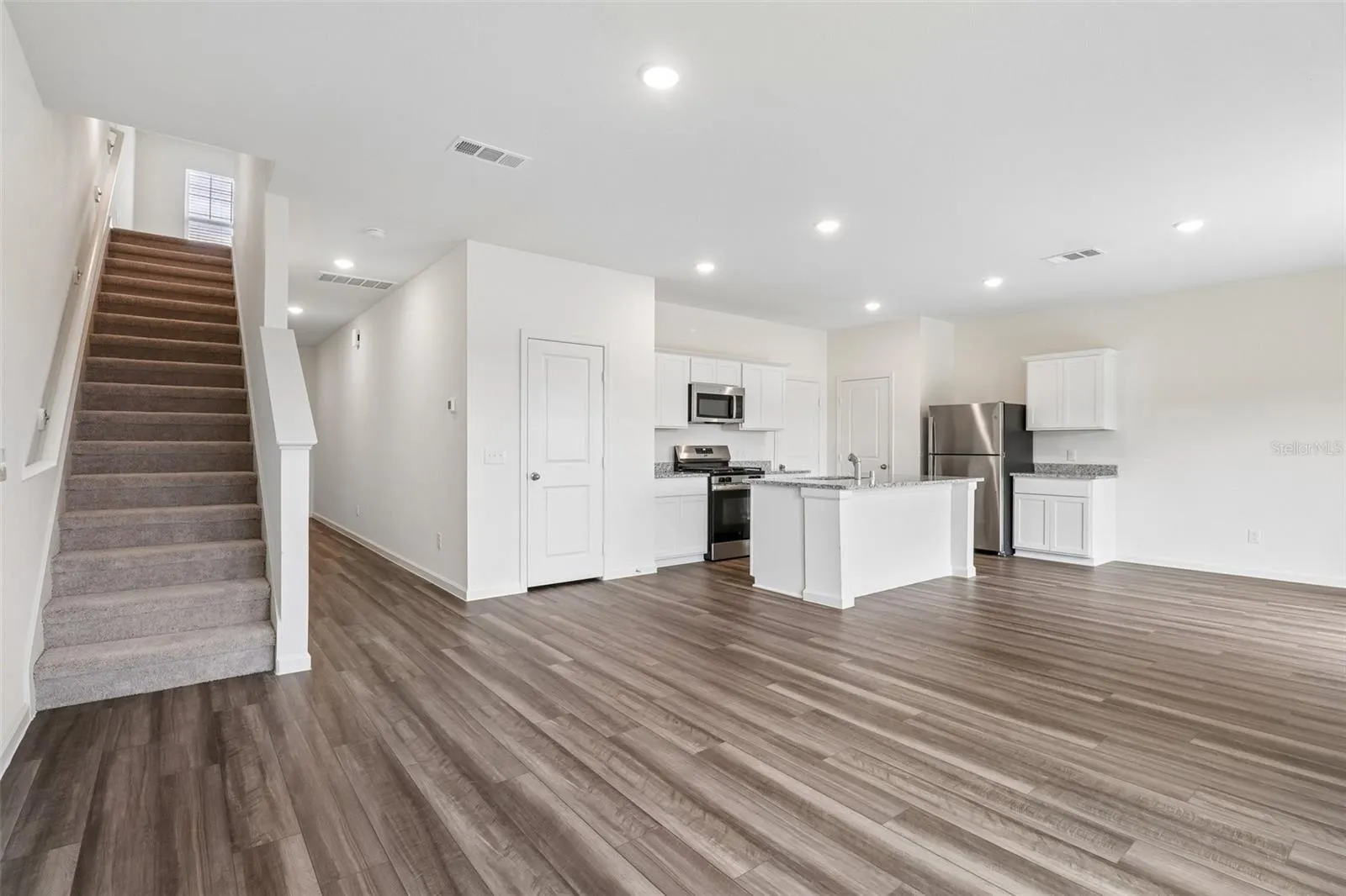10526 CURVING CREEK