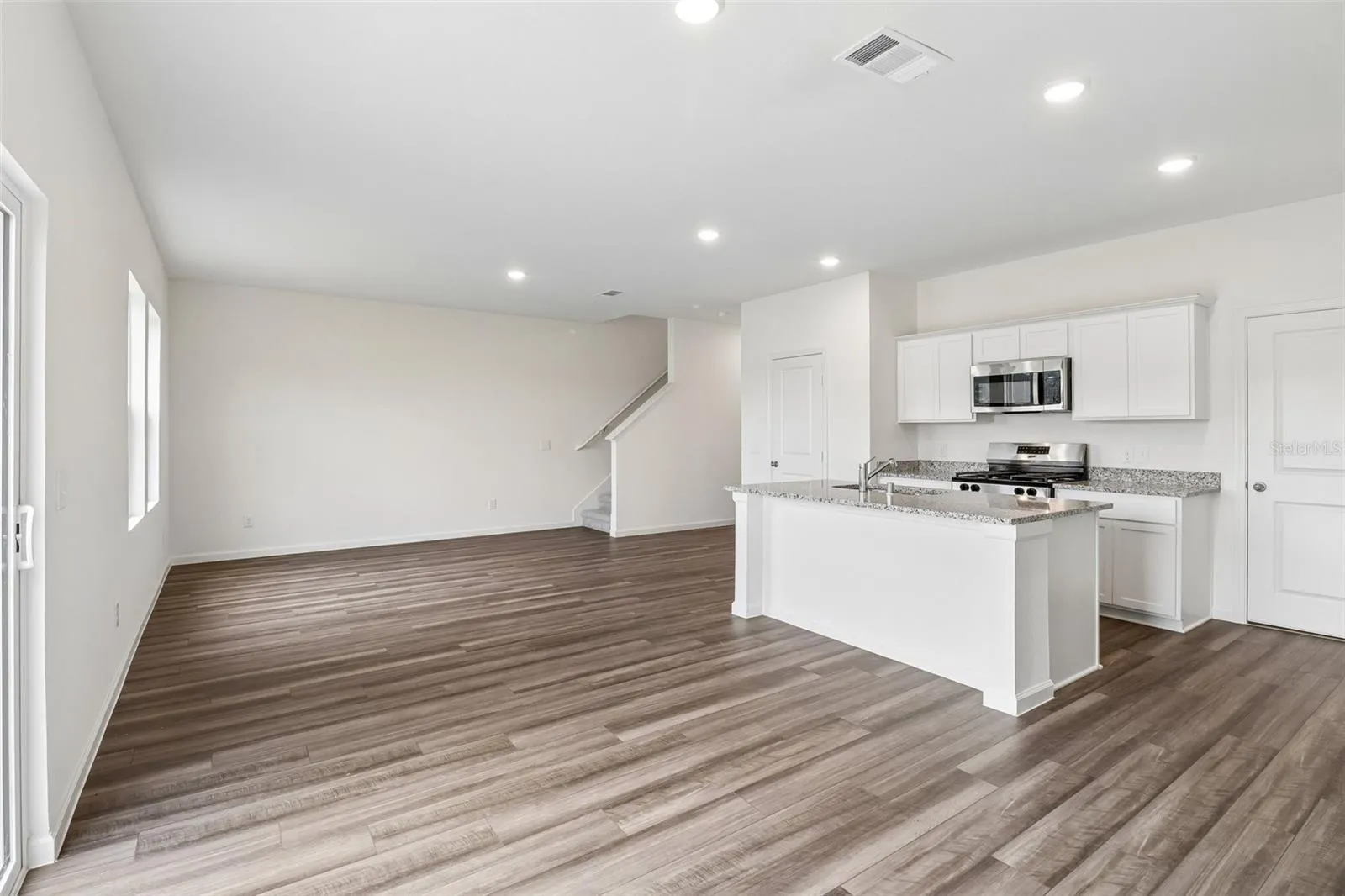 10526 CURVING CREEK