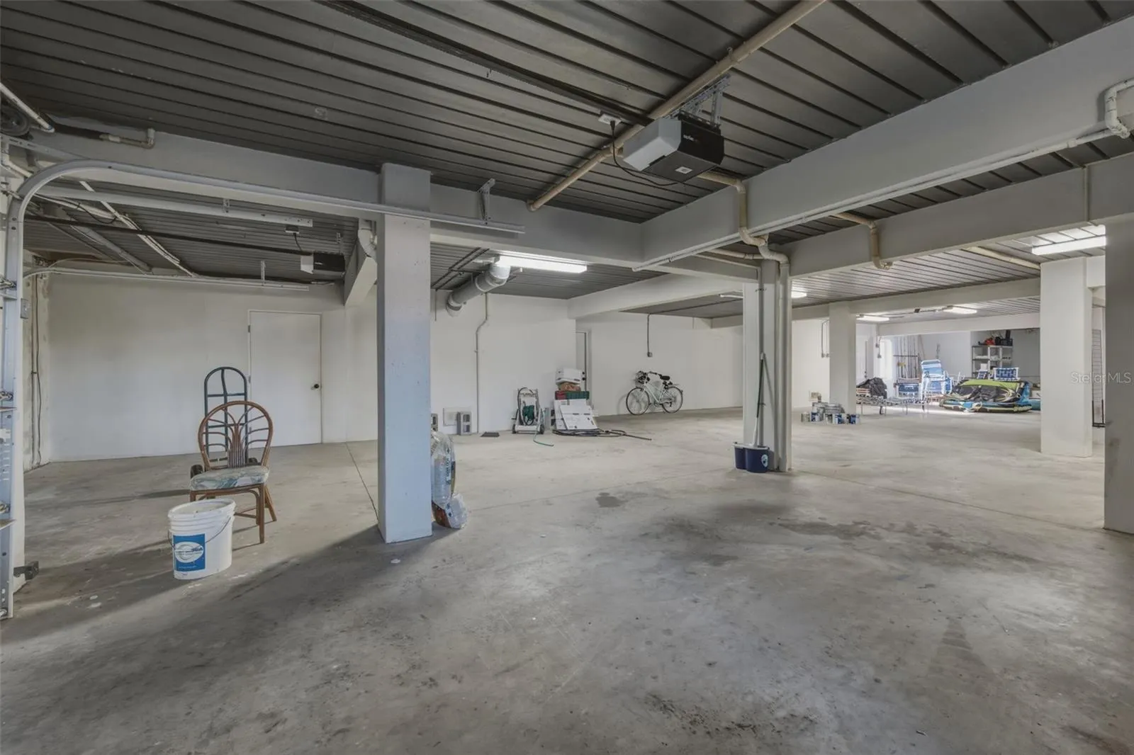 102 8TH ST E