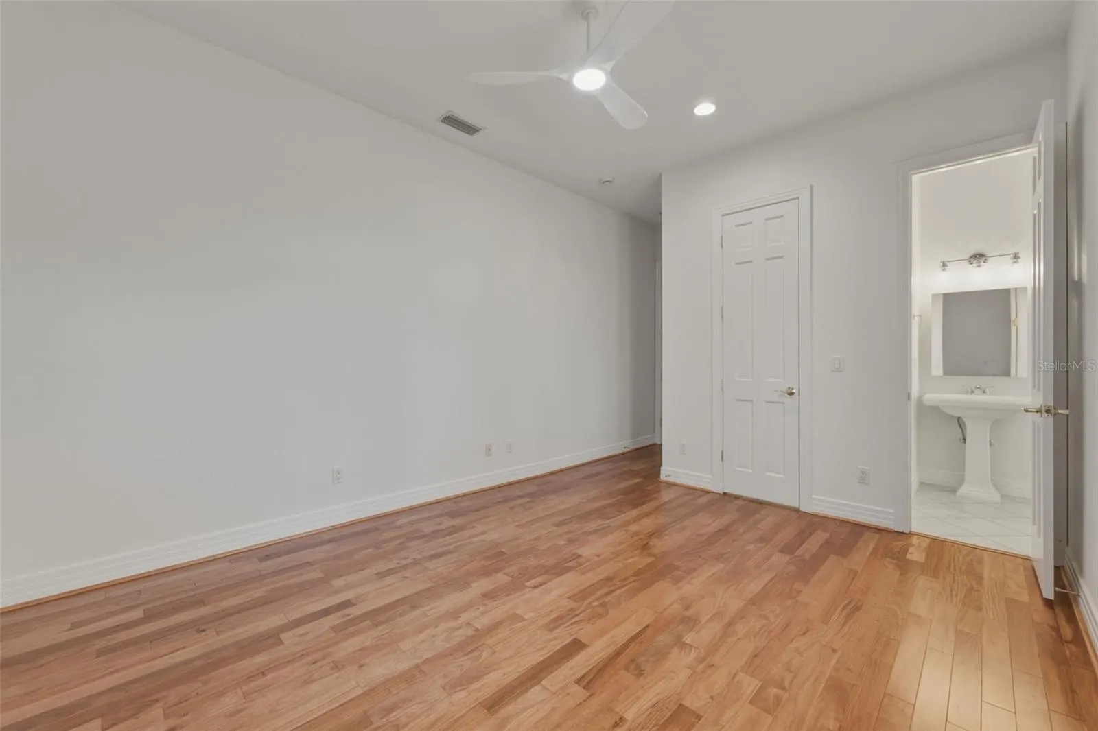 102 8TH ST E
