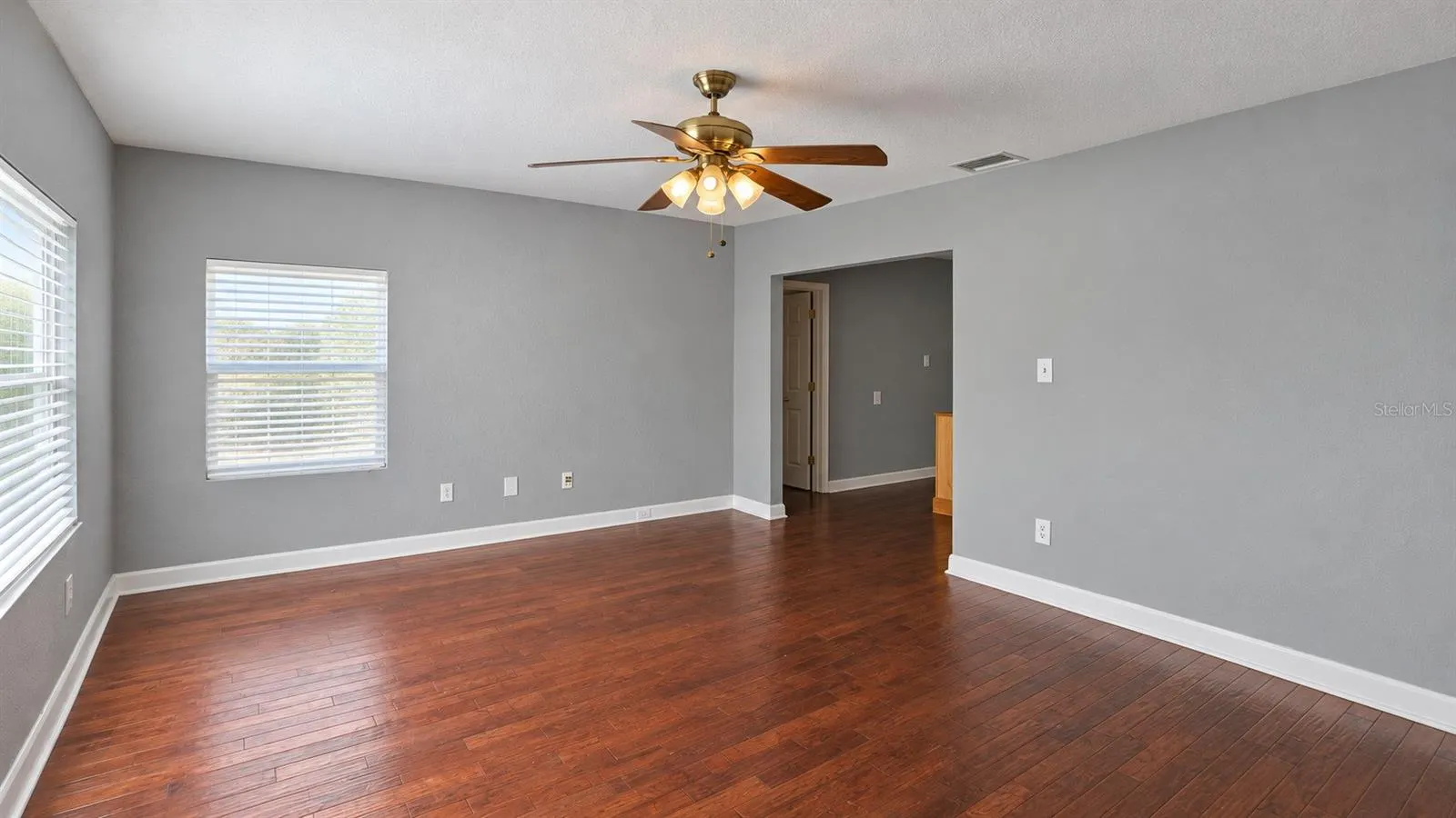 936 E SHADOWLAWN AVE