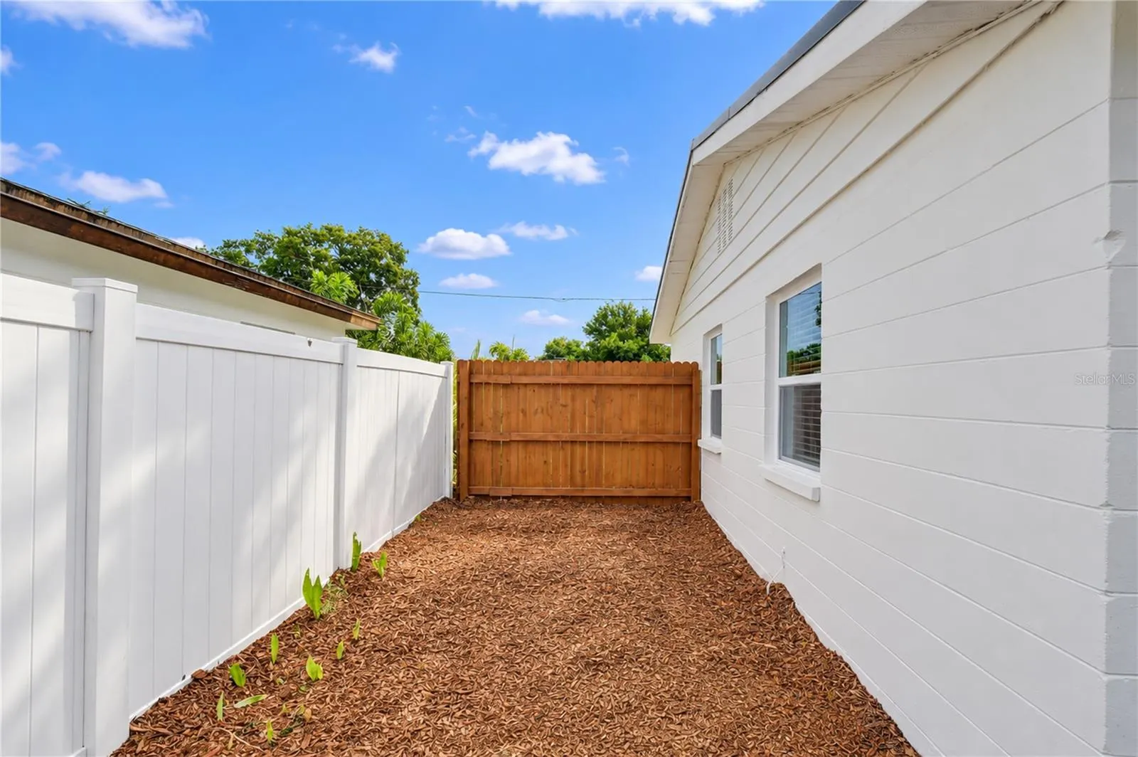 4000 W WALLACE AVE