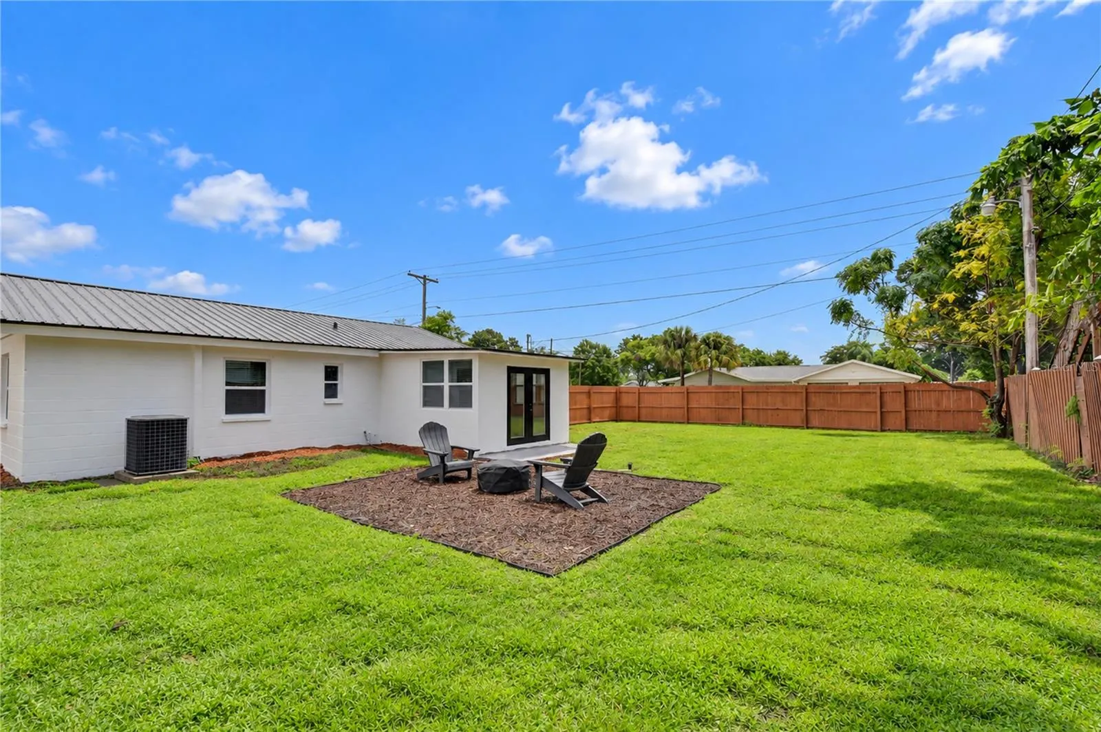 4000 W WALLACE AVE