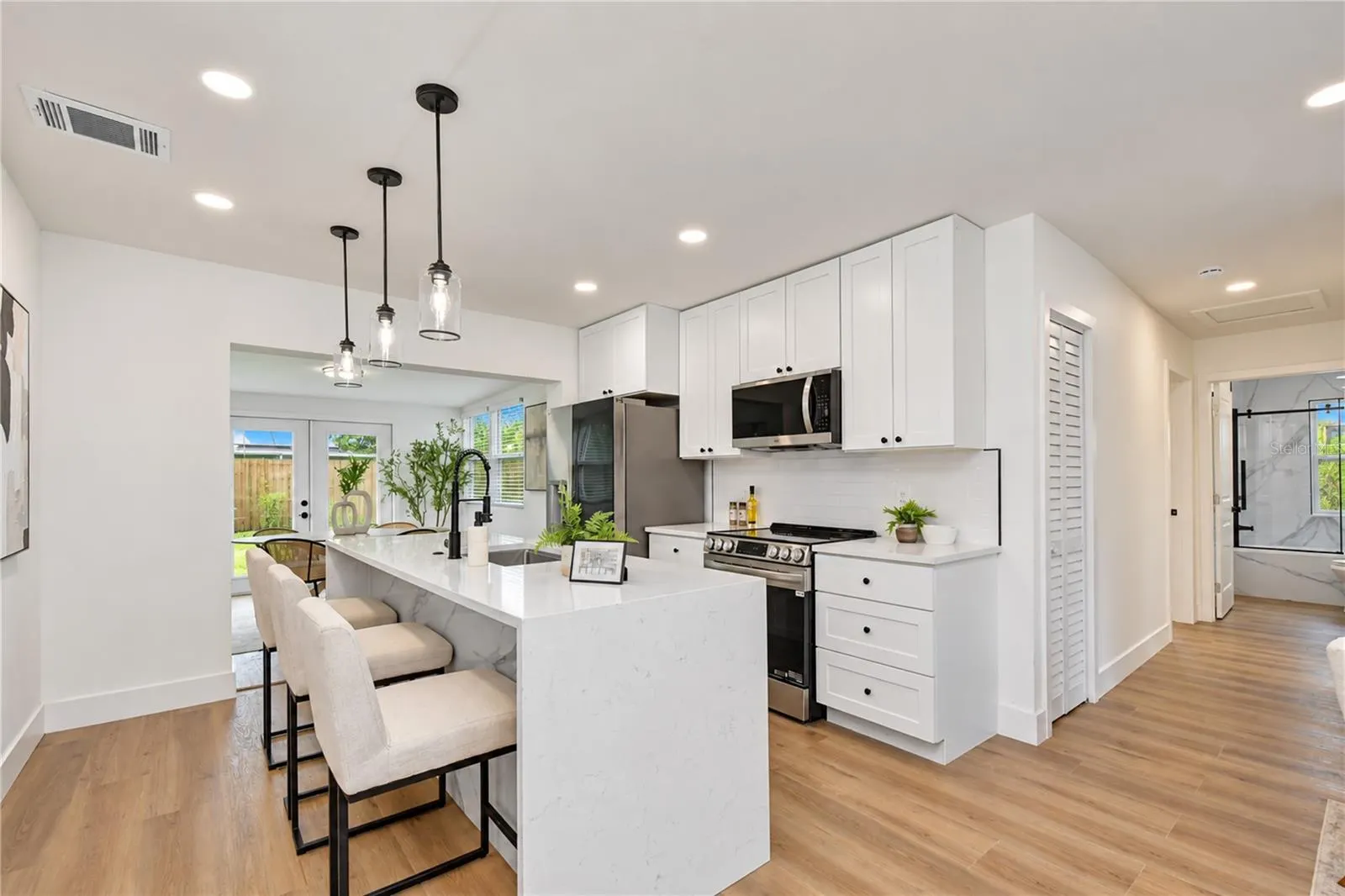 4000 W WALLACE AVE