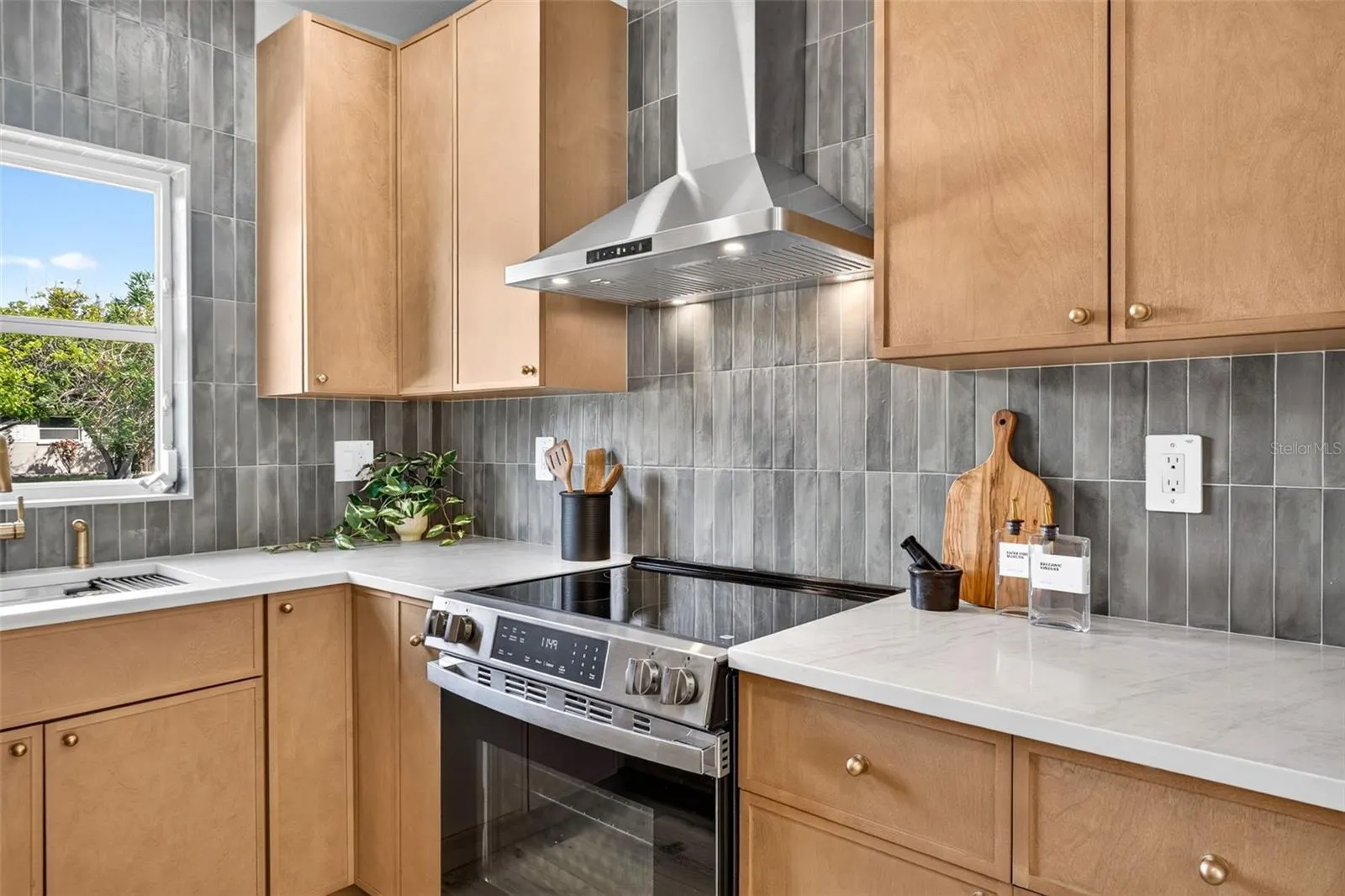 3486 FLORAL DR
