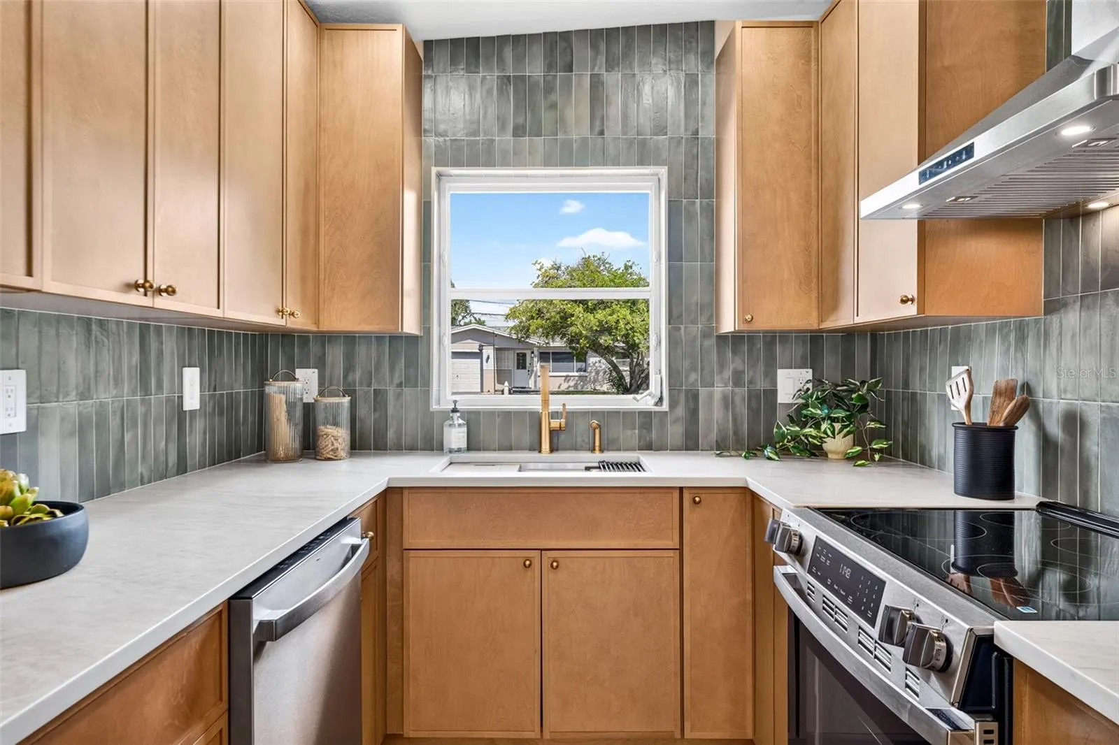 3486 FLORAL DR